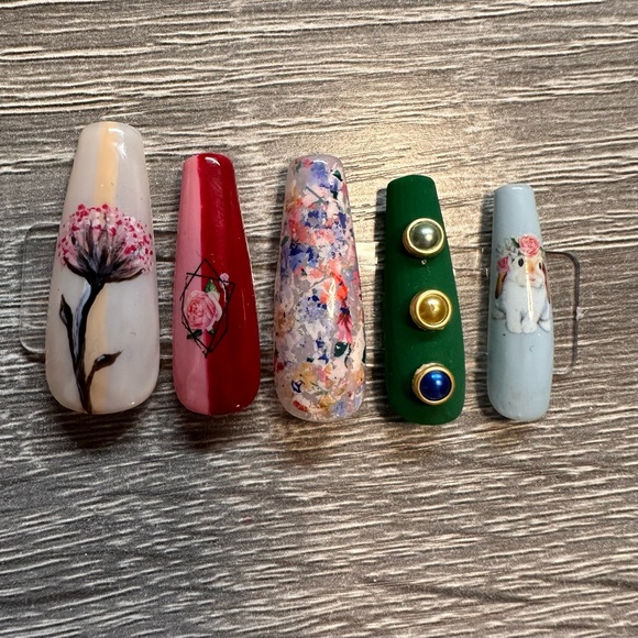 Custom hand painted nails - Picture 5 of 9